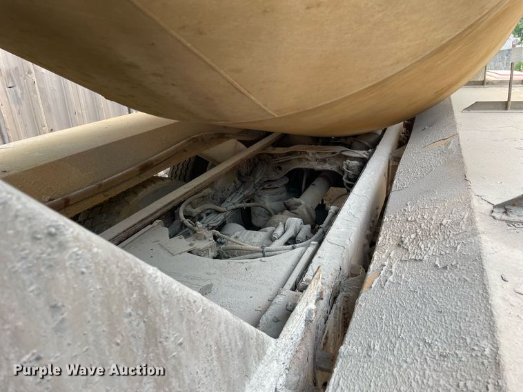 image for item LJ9709 1999 Mack DM690S  ready mix truck