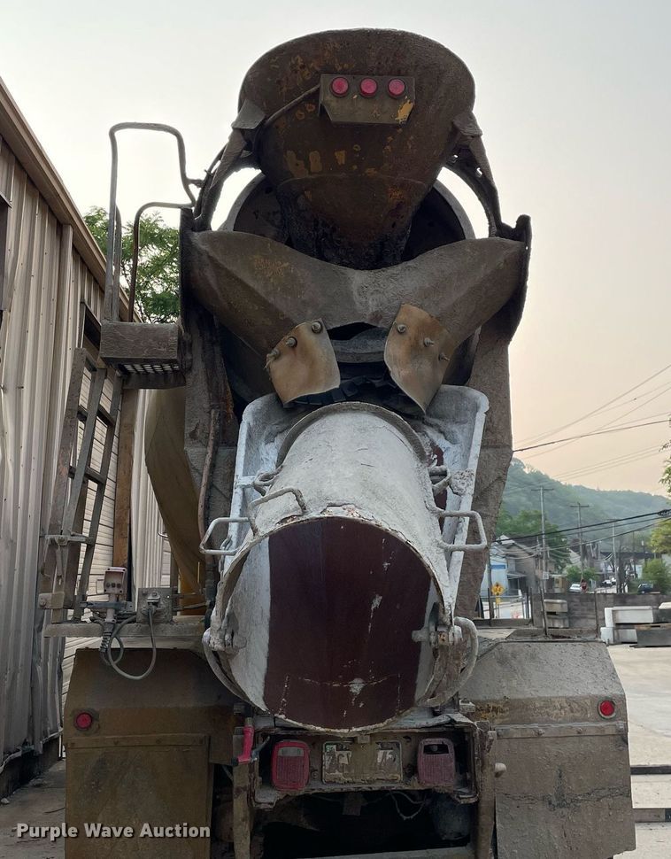 image for item LJ9709 1999 Mack DM690S  ready mix truck