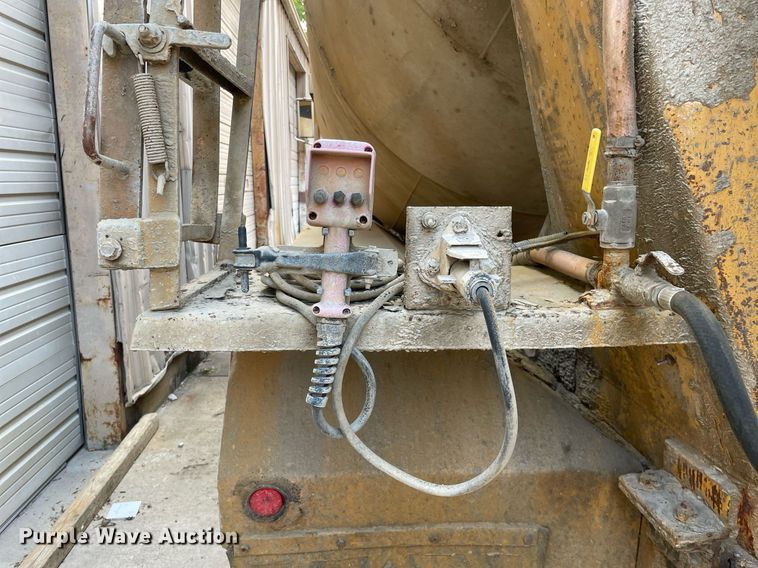 image for item LJ9709 1999 Mack DM690S  ready mix truck