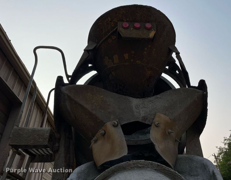 image for item LJ9709 1999 Mack DM690S  ready mix truck