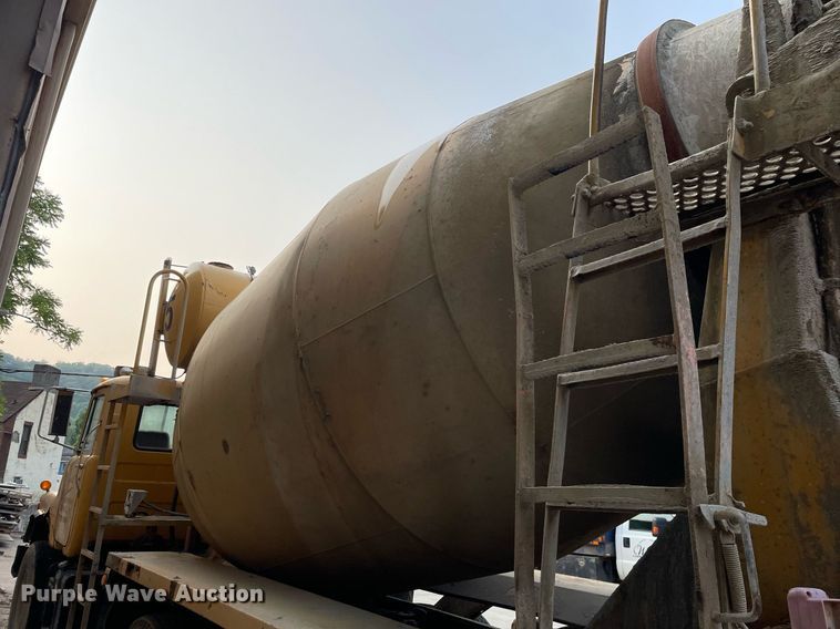 image for item LJ9709 1999 Mack DM690S  ready mix truck