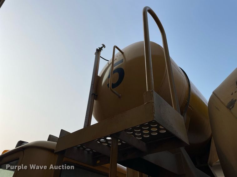 image for item LJ9709 1999 Mack DM690S  ready mix truck