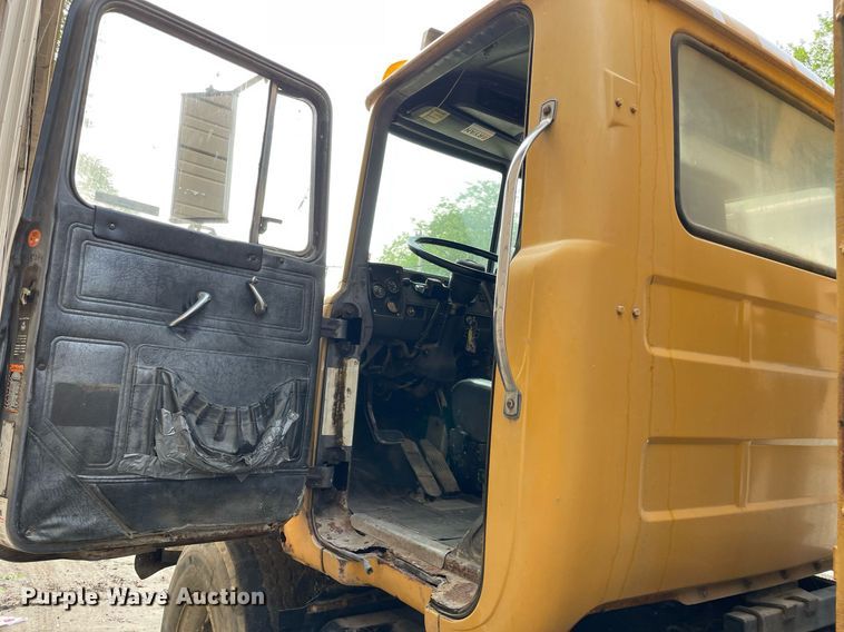 image for item LJ9709 1999 Mack DM690S  ready mix truck