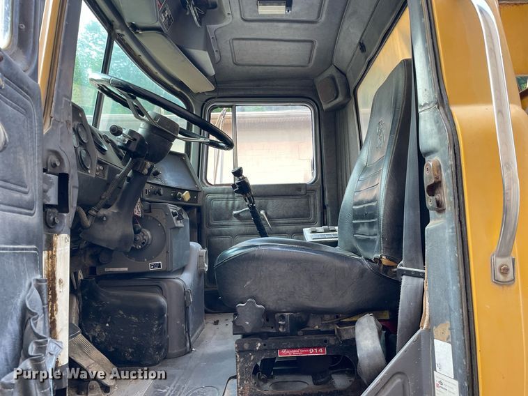 image for item LJ9709 1999 Mack DM690S  ready mix truck