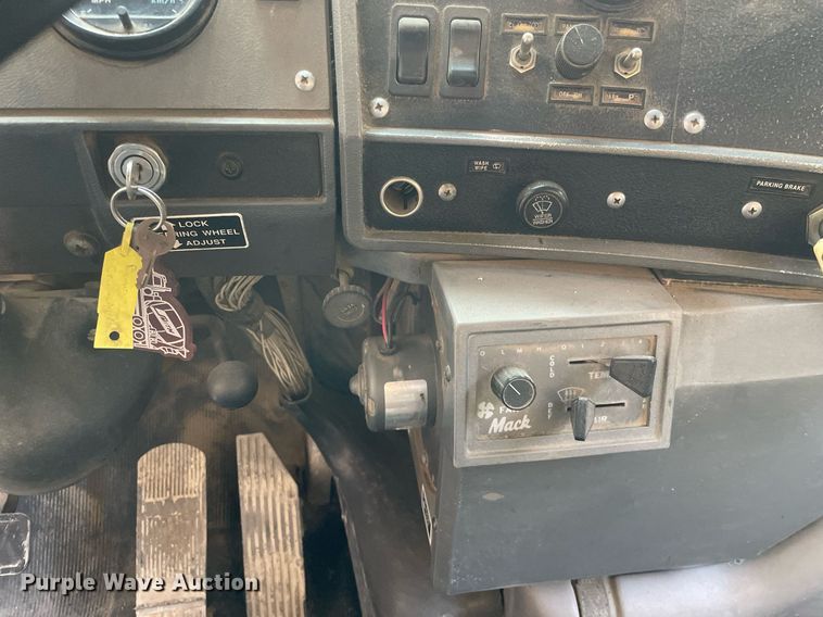 image for item LJ9709 1999 Mack DM690S  ready mix truck