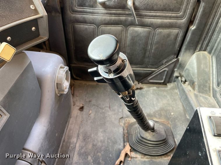 image for item LJ9709 1999 Mack DM690S  ready mix truck