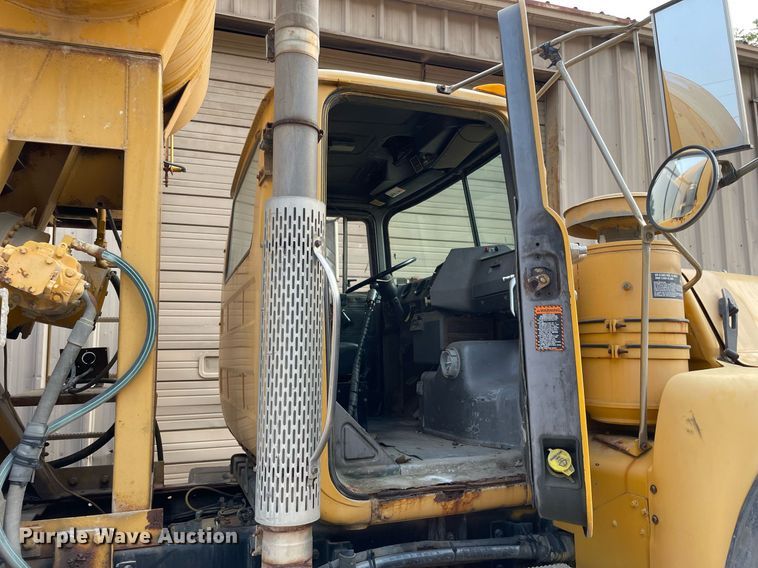 image for item LJ9709 1999 Mack DM690S  ready mix truck