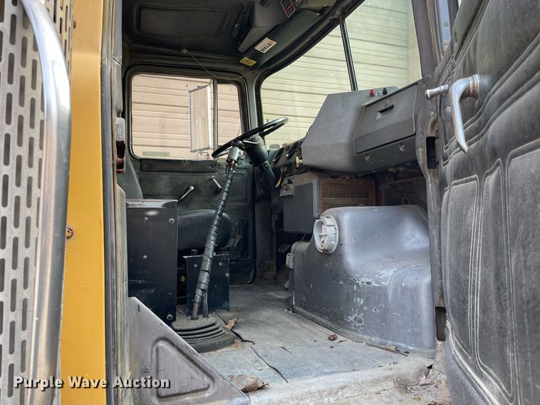 image for item LJ9709 1999 Mack DM690S  ready mix truck