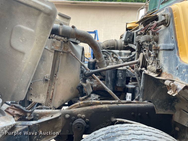 image for item LJ9709 1999 Mack DM690S  ready mix truck