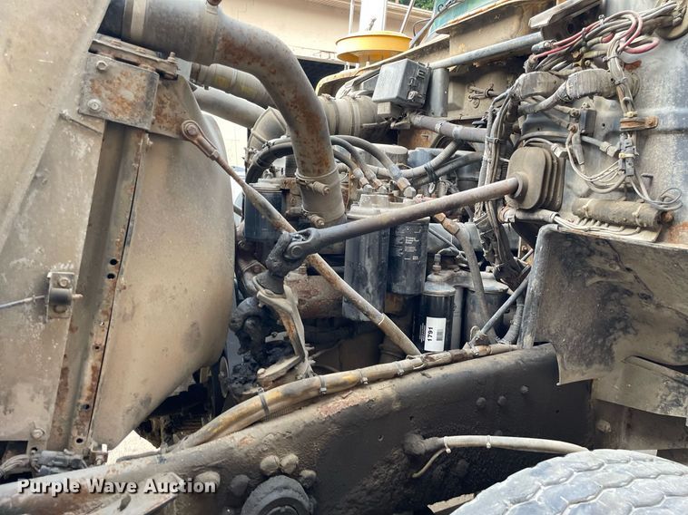 image for item LJ9709 1999 Mack DM690S  ready mix truck