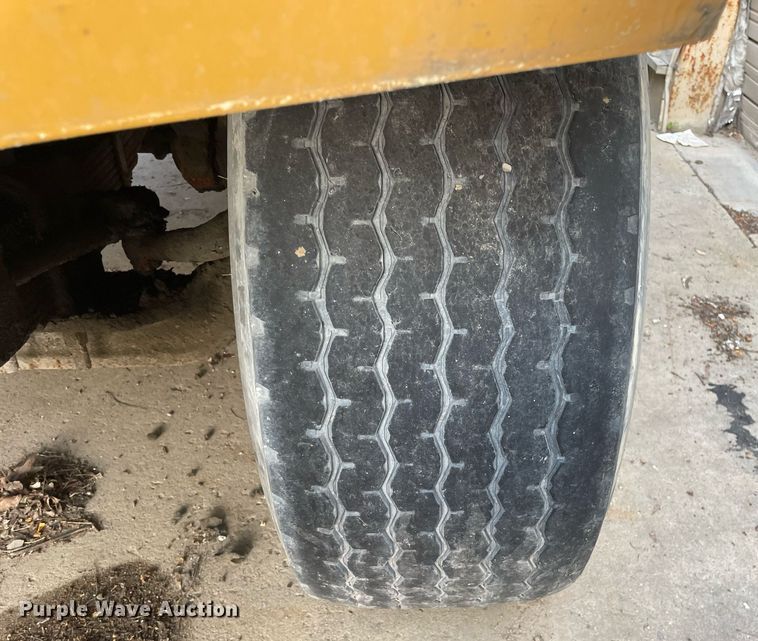 image for item LJ9709 1999 Mack DM690S  ready mix truck