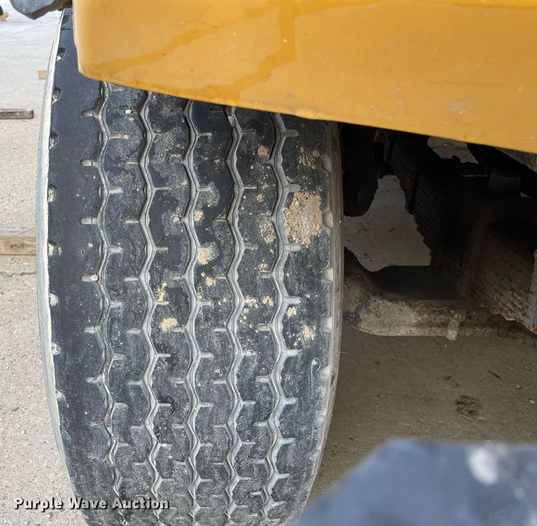 image for item LJ9709 1999 Mack DM690S  ready mix truck