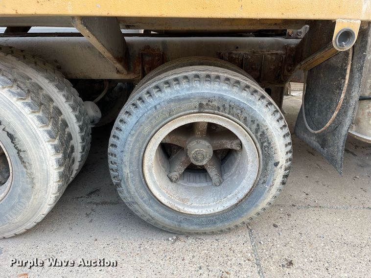 image for item LJ9709 1999 Mack DM690S  ready mix truck