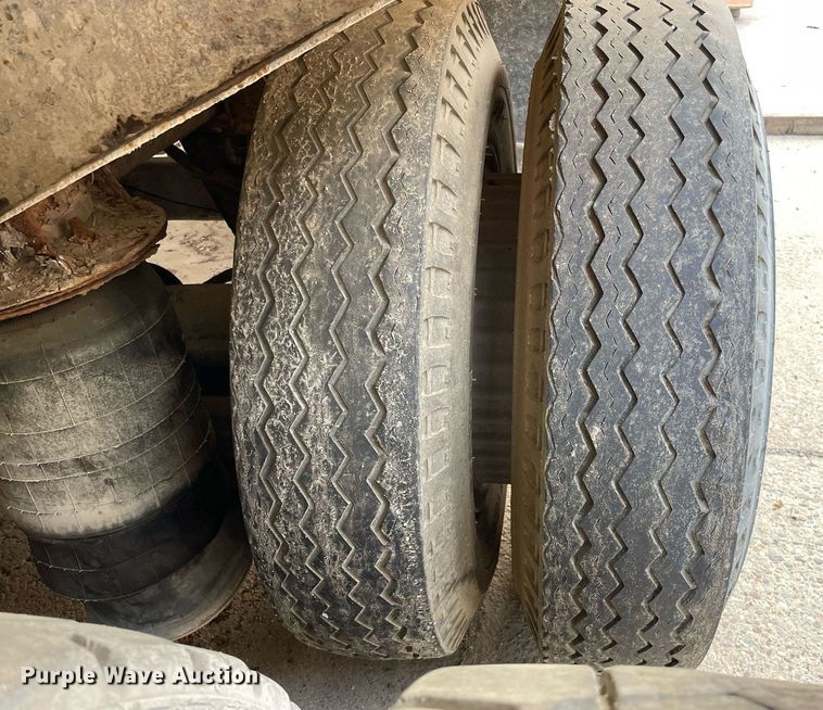 image for item LJ9709 1999 Mack DM690S  ready mix truck