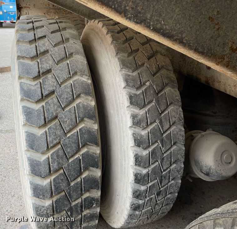 image for item LJ9709 1999 Mack DM690S  ready mix truck