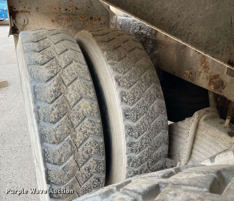 image for item LJ9709 1999 Mack DM690S  ready mix truck