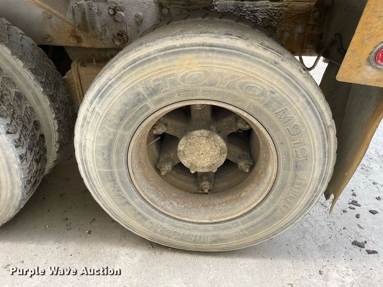 image for item LJ9709 1999 Mack DM690S  ready mix truck