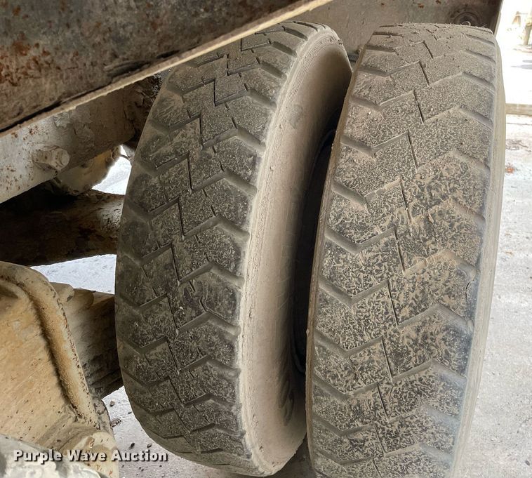 image for item LJ9709 1999 Mack DM690S  ready mix truck