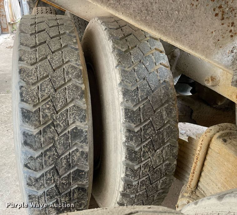 image for item LJ9709 1999 Mack DM690S  ready mix truck