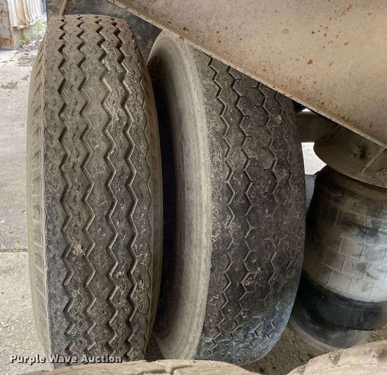 image for item LJ9709 1999 Mack DM690S  ready mix truck