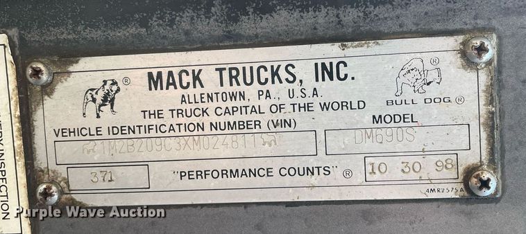 image for item LJ9709 1999 Mack DM690S  ready mix truck