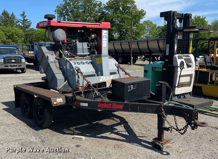 image for item LJ9716 2005 Asphalt Zipper AZ-480HD  cold planer