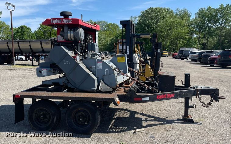 image for item LJ9716 2005 Asphalt Zipper AZ-480HD  cold planer