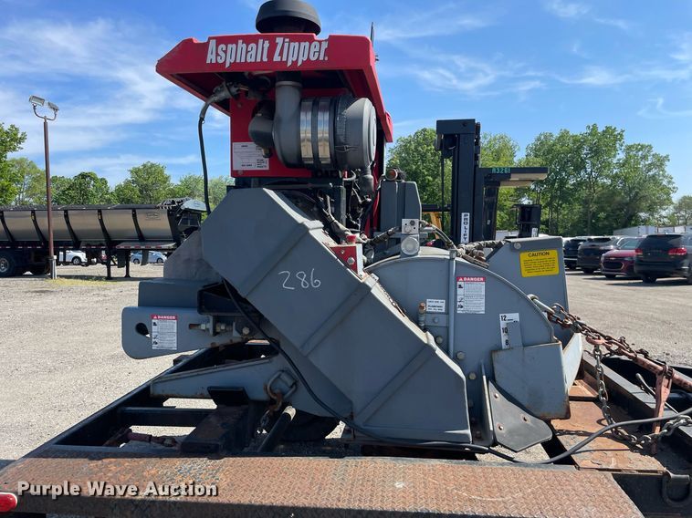 image for item LJ9716 2005 Asphalt Zipper AZ-480HD  cold planer