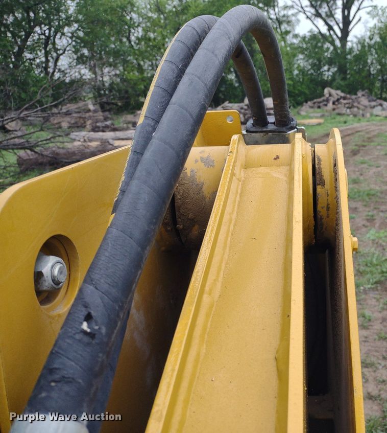 image for item LL9153 2013 Caterpillar 277C Series II  tracked skid steer loader