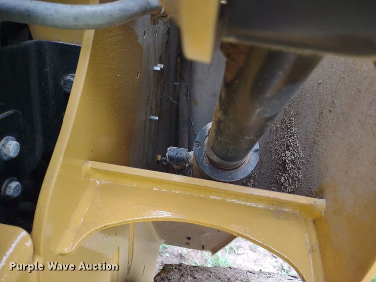 image for item LL9153 2013 Caterpillar 277C Series II  tracked skid steer loader