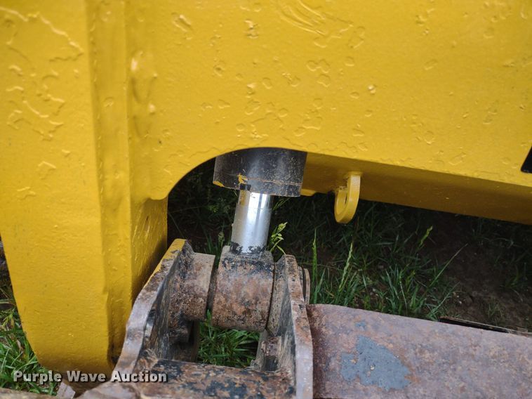 image for item LL9153 2013 Caterpillar 277C Series II  tracked skid steer loader