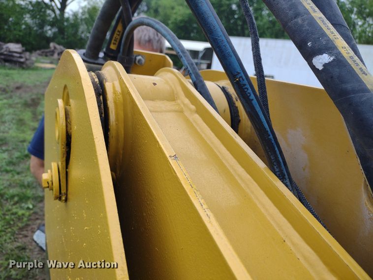 image for item LL9153 2013 Caterpillar 277C Series II  tracked skid steer loader