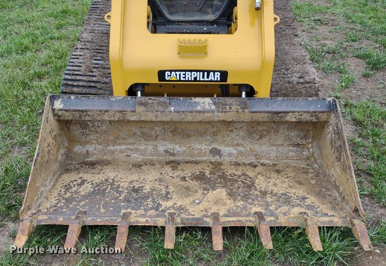 image for item LL9153 2013 Caterpillar 277C Series II  tracked skid steer loader