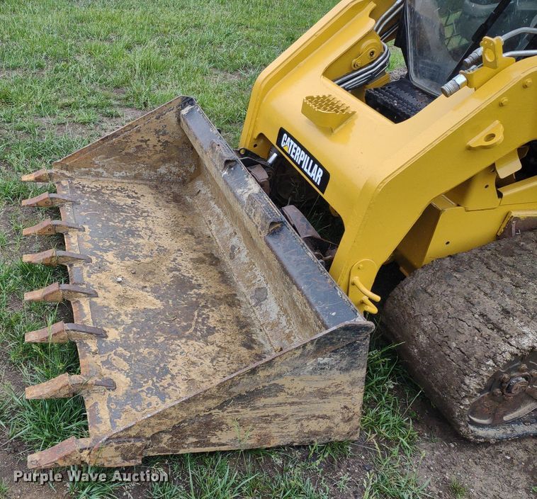image for item LL9153 2013 Caterpillar 277C Series II  tracked skid steer loader