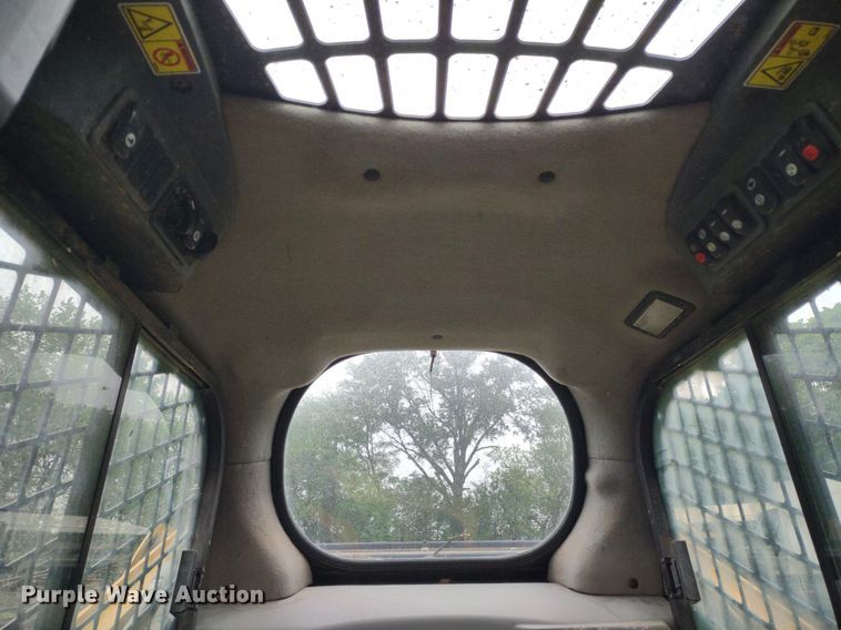 image for item LL9153 2013 Caterpillar 277C Series II  tracked skid steer loader