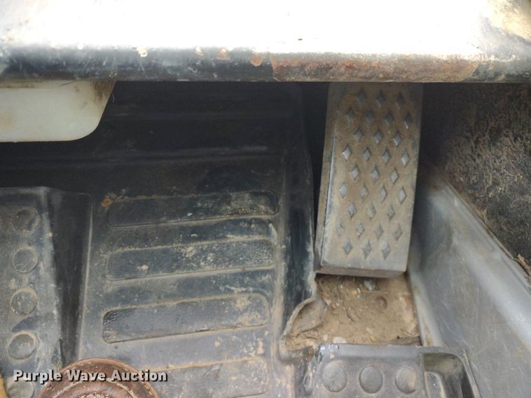 image for item LL9153 2013 Caterpillar 277C Series II  tracked skid steer loader