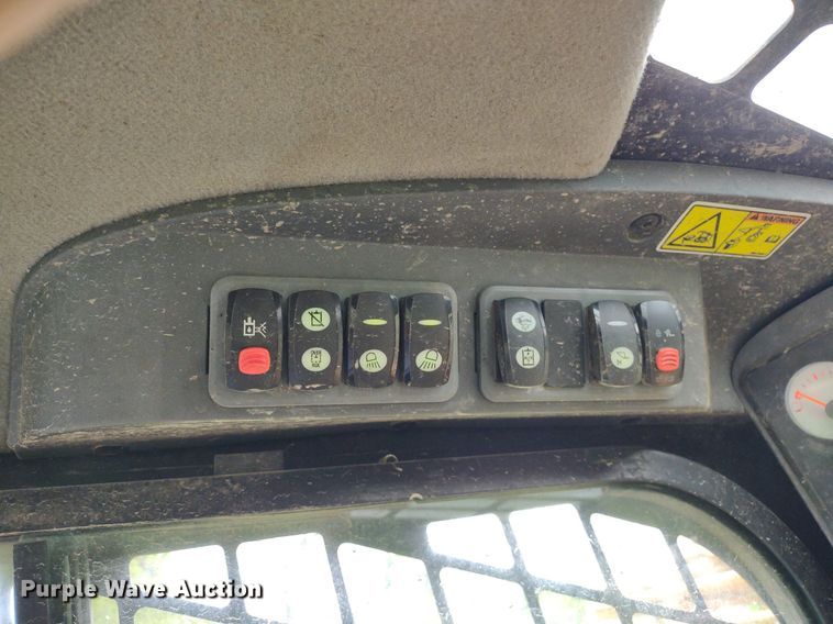 image for item LL9153 2013 Caterpillar 277C Series II  tracked skid steer loader