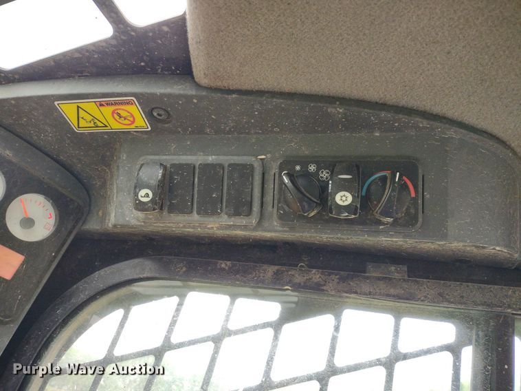 image for item LL9153 2013 Caterpillar 277C Series II  tracked skid steer loader