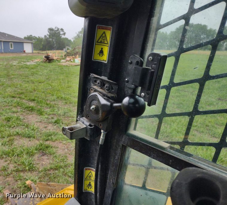 image for item LL9153 2013 Caterpillar 277C Series II  tracked skid steer loader