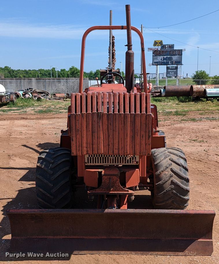 image for item LM9788 2000 Ditch Witch 5110  trencher