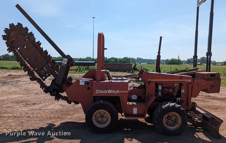 image for item LM9788 2000 Ditch Witch 5110  trencher