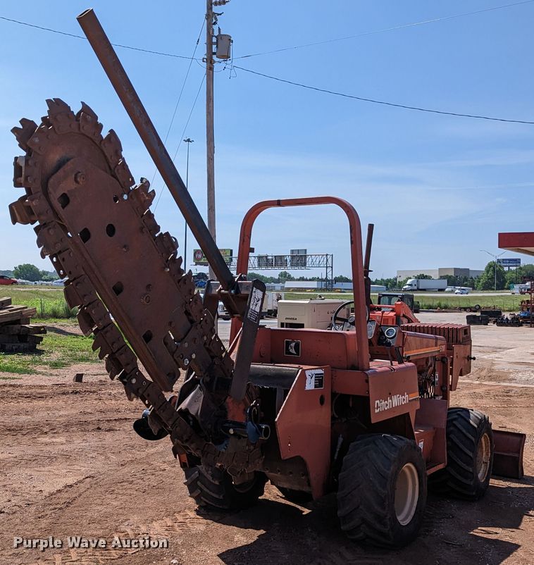 image for item LM9788 2000 Ditch Witch 5110  trencher