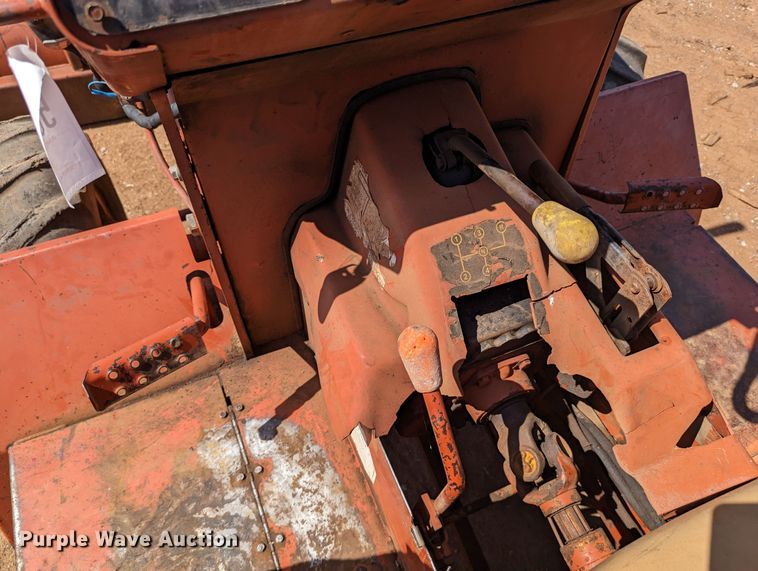 image for item LM9788 2000 Ditch Witch 5110  trencher