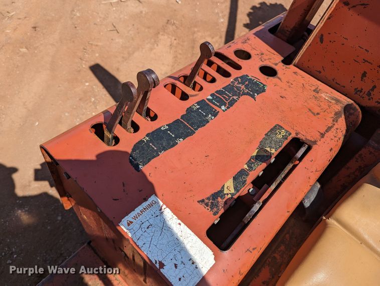 image for item LM9788 2000 Ditch Witch 5110  trencher