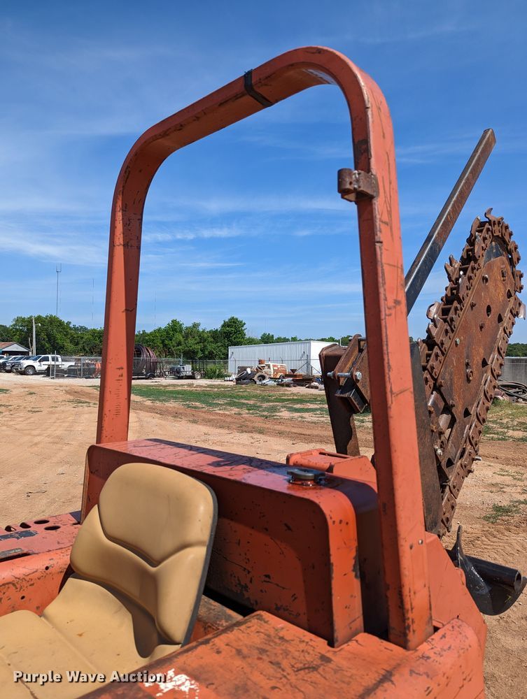 image for item LM9788 2000 Ditch Witch 5110  trencher