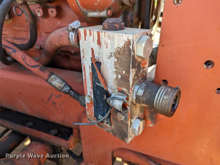 image for item LM9788 2000 Ditch Witch 5110  trencher