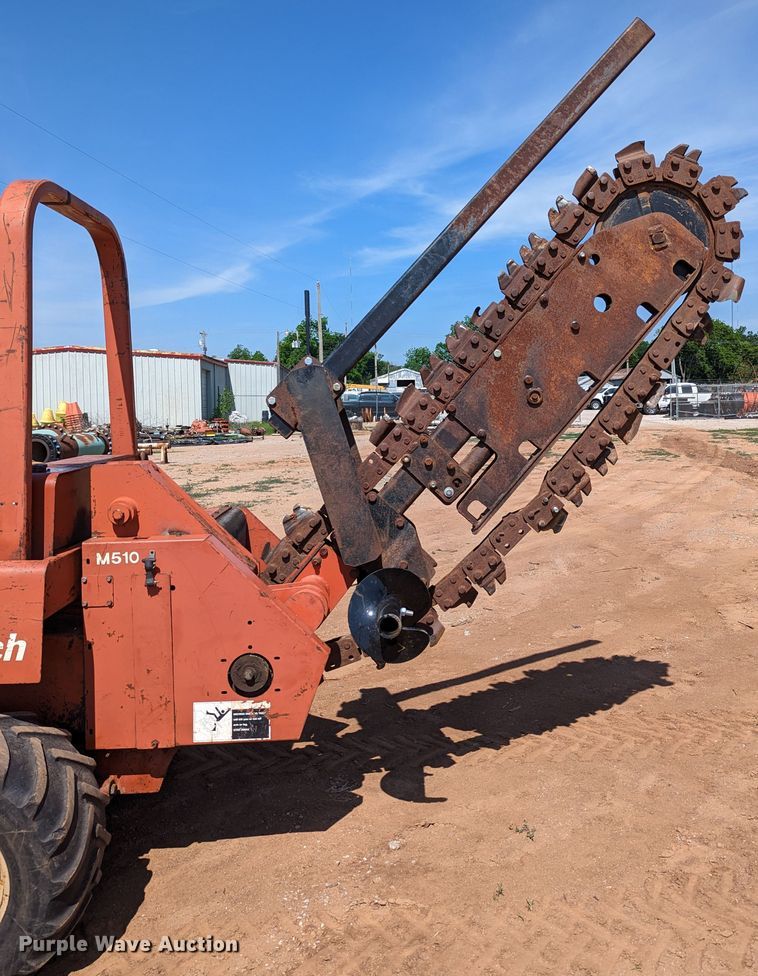 image for item LM9788 2000 Ditch Witch 5110  trencher