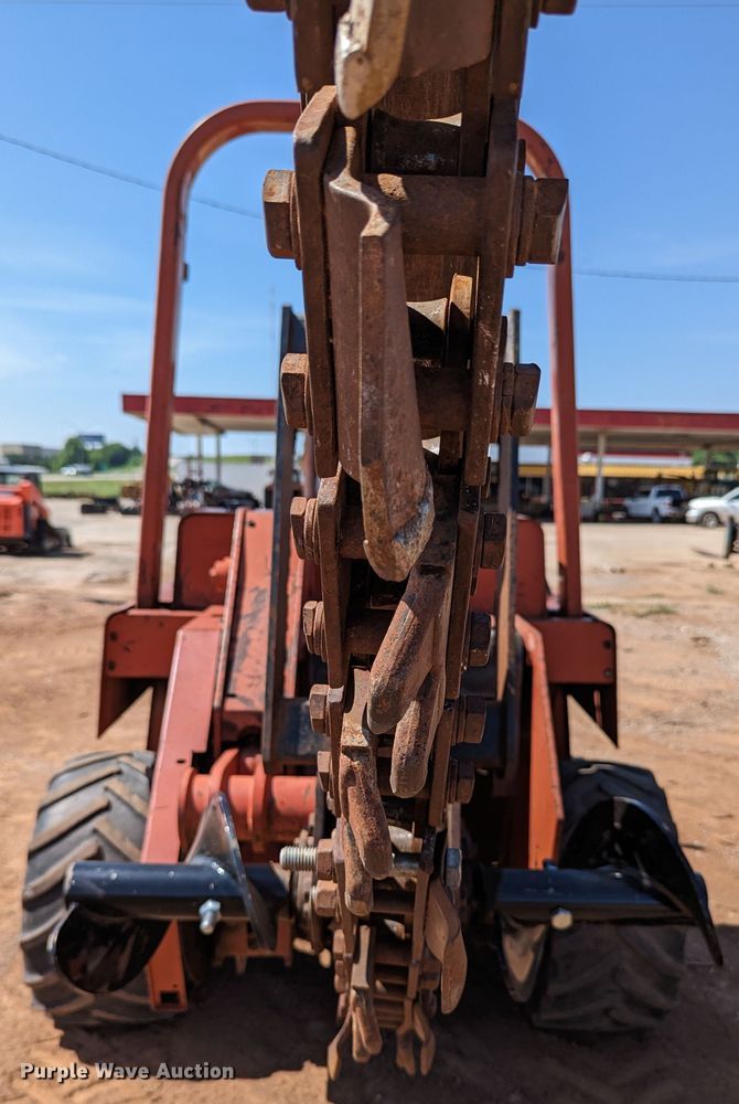 image for item LM9788 2000 Ditch Witch 5110  trencher
