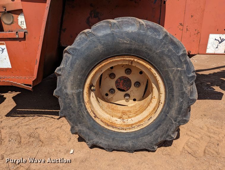 image for item LM9788 2000 Ditch Witch 5110  trencher