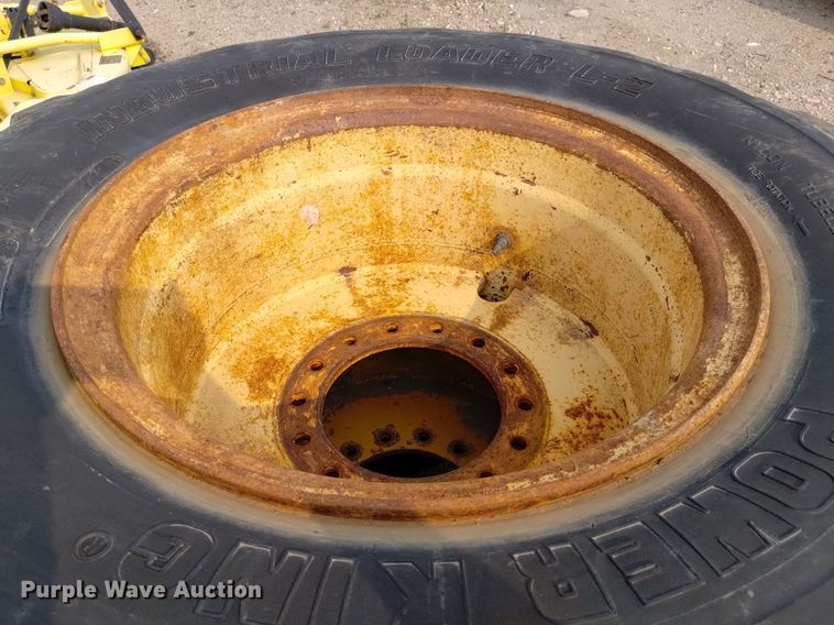 image for item LP9619 (4) 17.5-25 tires and wheels